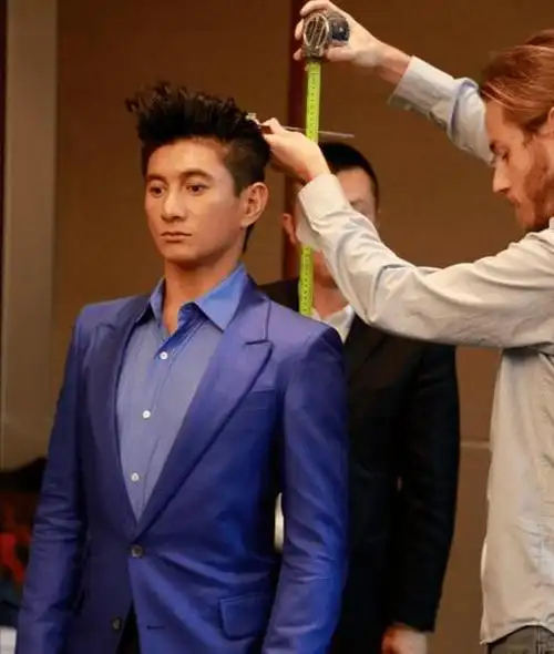 从吴奇隆的面容来看,人们可能会本能地认为他的身高至少达到了1米8