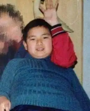 不少与李现相同经历的男星,其中最被广为人知的就是彭于晏和魏大勋