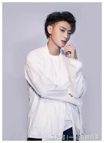 黄子韬回应和徐艺洋吃饭无关大雅岂是见不得人