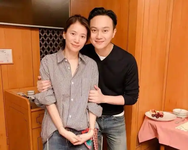 秀恩爱太用力张智霖袁咏仪被指为挣钱假恩爱私下零交流