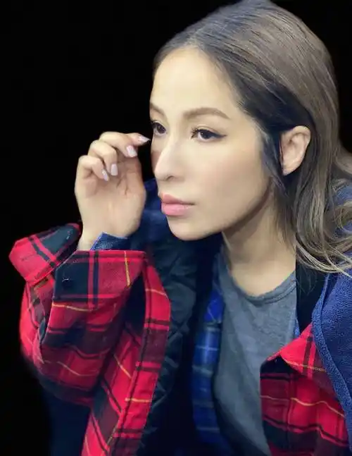 萧亚轩男朋友的年龄永远不变,但她的脸怎么一直在变_时期_眉毛_对比