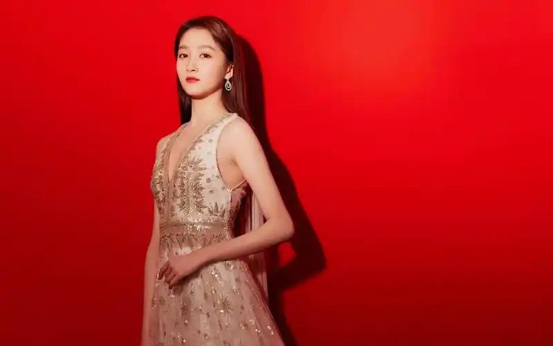 关晓彤优雅纱裙性感图片桌面壁纸