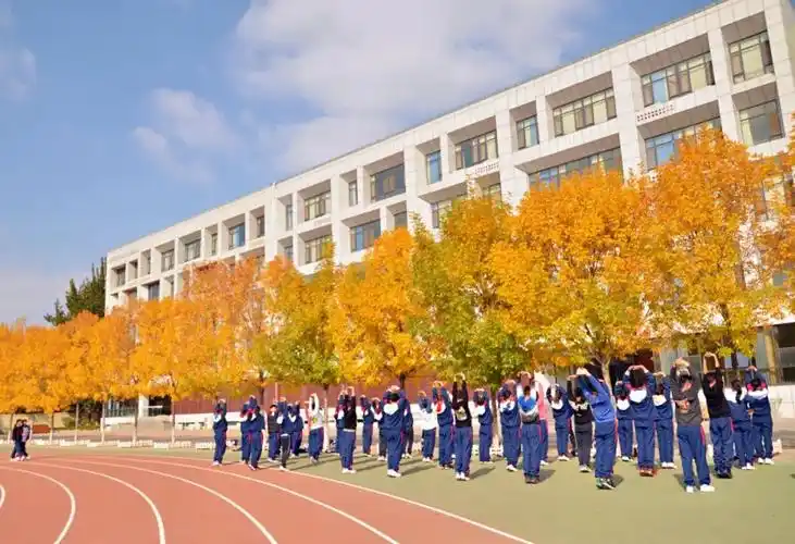 美醉了昌乐二中的秋绚烂而厚重