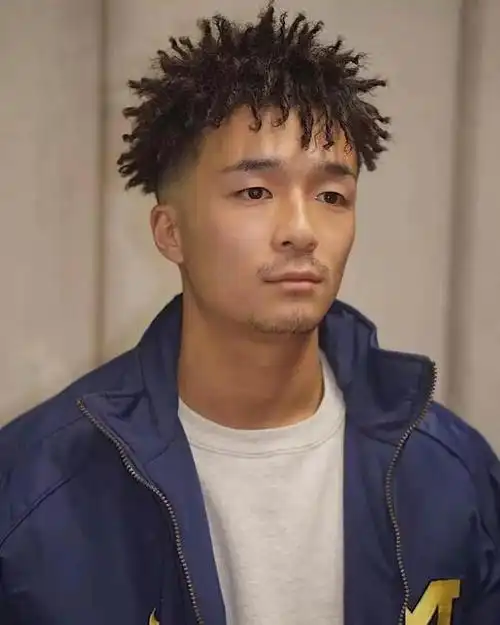 黑人烫则是模仿黑人的小卷发型的一种烫发方式,其中