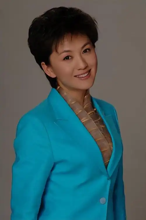 回顾央视主持人海霞我这辈子正确的决定就是为科学家丈夫生女儿