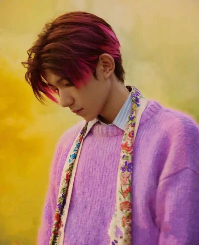 王源新发色太绝了!首次挑战蓝发,期待弟弟自拍