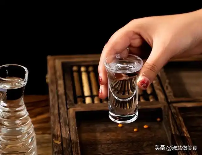 在饭局上喝酒时,学会3句"万能开场白",让大家对你赞不绝口_丰涵科技