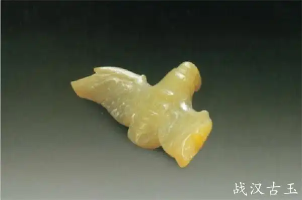 石家河文化玉鹰(侧视)