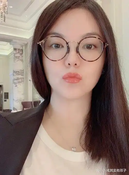 近日,娱乐明星李湘一家三口前往英国游玩.这一消息引起了广泛关注.