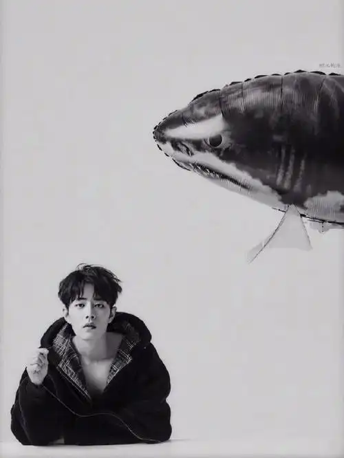 肖战露肩锁骨杀##肖战