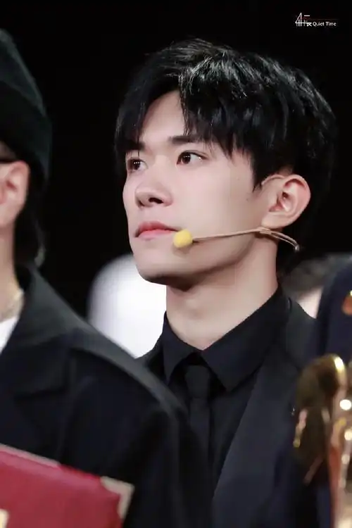 烊千玺二十冠岁朝暮锦程#在美貌面前我只思考一件事怎么会那么好看20