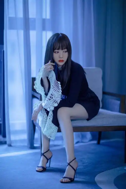 张靓颖齐刘海长发魅力时尚写真1014