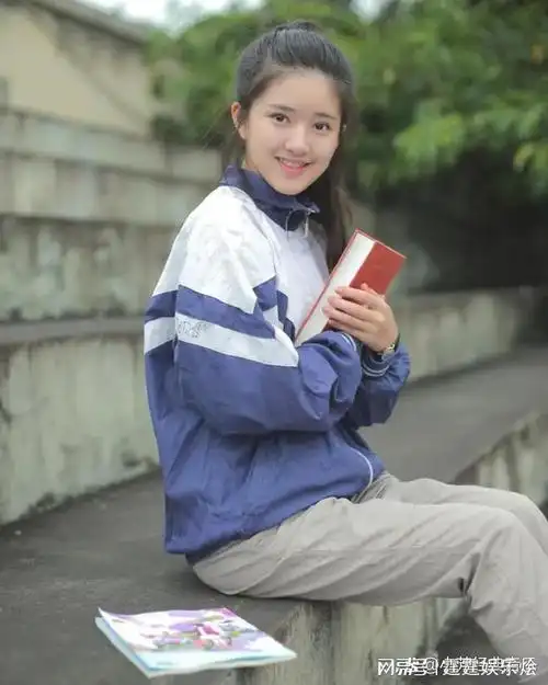 赵露思清纯学生照