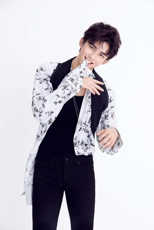 吴磊18岁生日写真图片