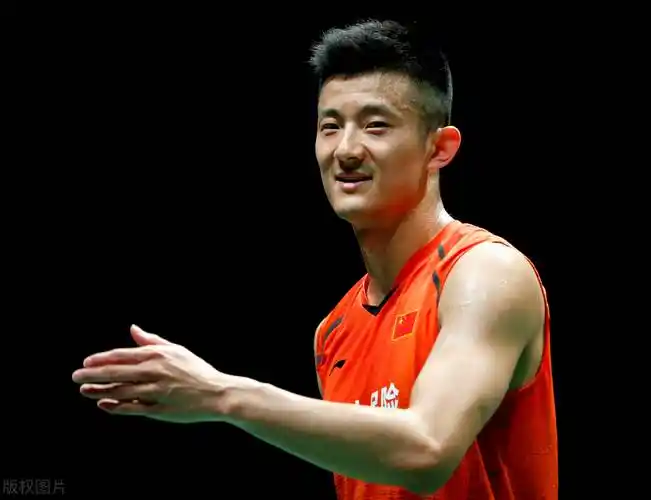 35岁奥运冠军谌龙晒全家福,网友:这才是中国羽毛球队的典范_家庭_生活