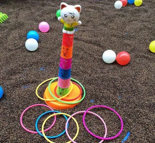 【五台街道中心幼儿园】——亲子游戏《套圈》