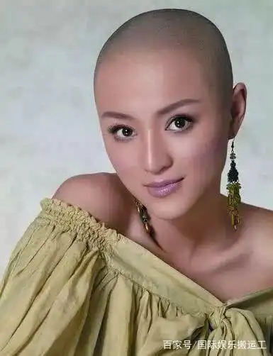 为影视事业而甘愿剃光头的女明星,网友:光头更有女人味