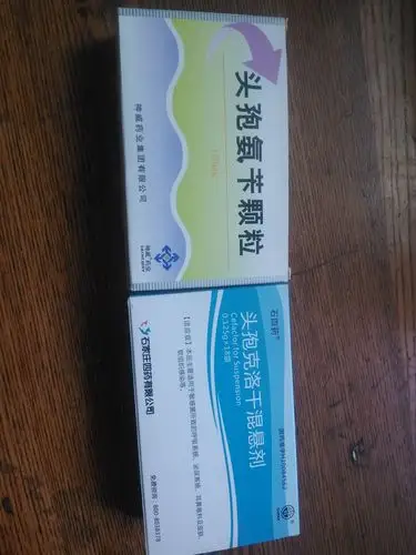 宝宝感冒了,吃的消炎药没有了,家里有一盒药可以给宝宝换成这样的吗