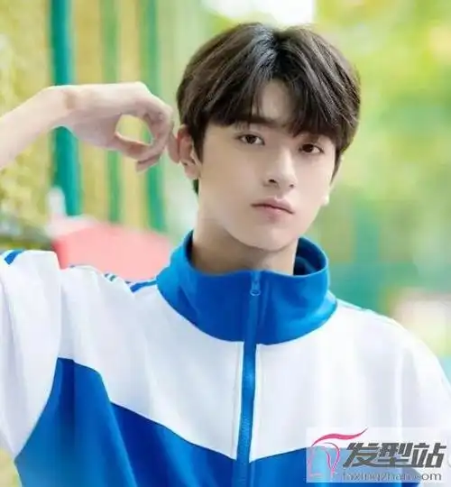 男生好看的中分发型 成熟优雅男人必备款