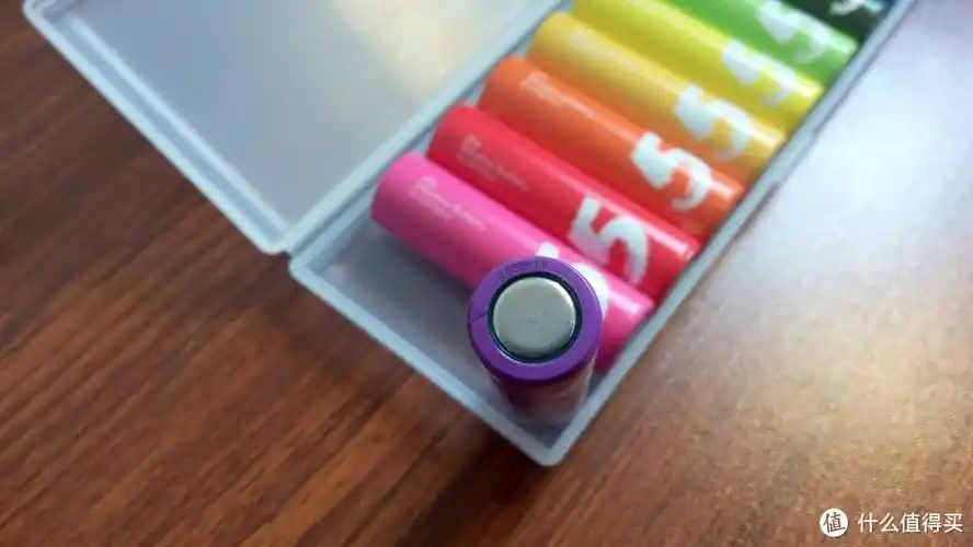 小米彩虹电池是旗下生态链企业江苏紫米公司的产品.