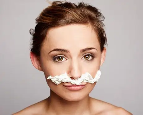 为什么有些女生会长小胡子?怎么办?