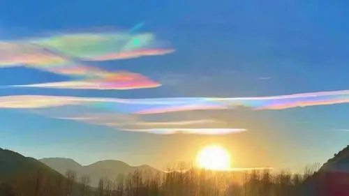 丽江的"七彩祥云"