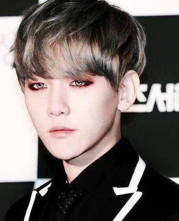 据两人的熟人说"伯贤出道时就把泰妍选作理想型,泰妍觉得这样的伯贤很