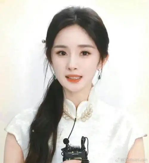 杨幂珠光白旗袍