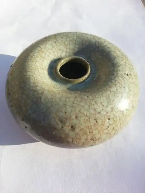 宋代粉青鳝血纹官窑苹果尊瓷器,现求价值几何?