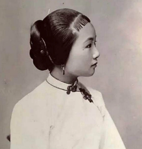 >> 青楼女子但如同以上几位生活富足之人一样的女子,在清朝是相当之少