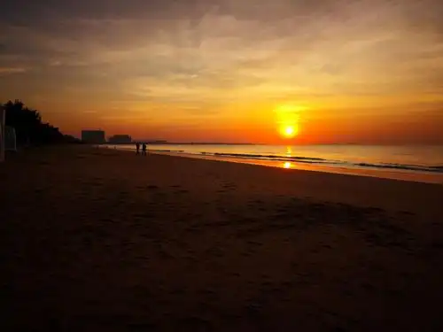 傍晚时分的海边儿