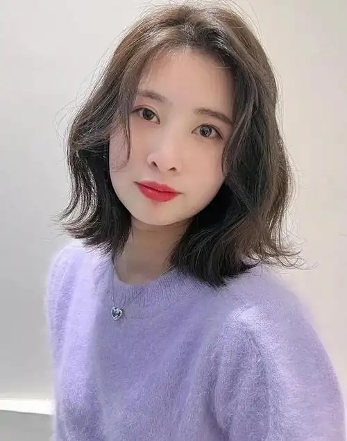 2022短发烫发发型图片女减龄 超级显脸小的短发造型