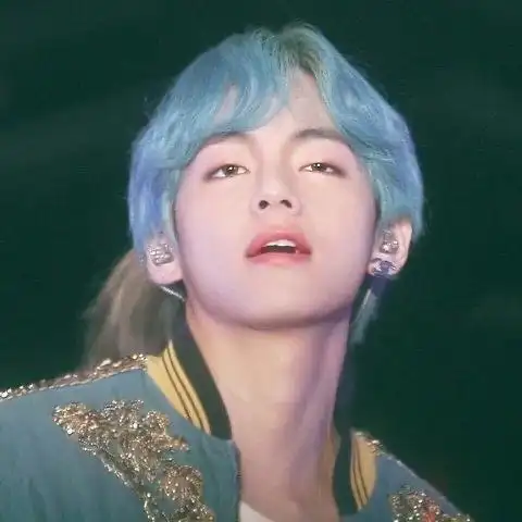 金泰亨蓝发. 拿图点赞