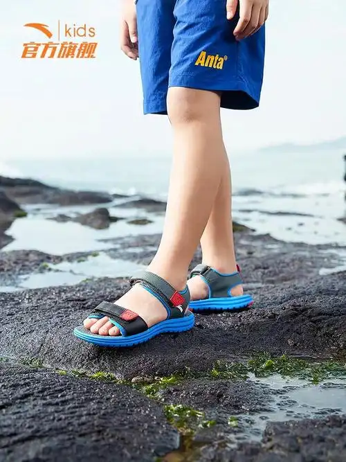 7～13岁帅气小男孩的脚图片?