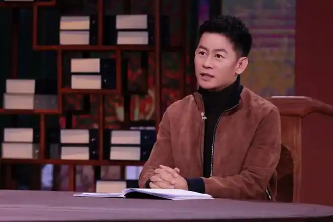 演员李健无水印剧照】在#典籍里的中国说文解字#中,李健饰演许傻哪