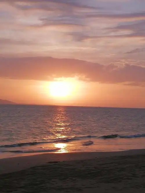《海南岛三亚湾海滩傍晚景色》国家一级摄影师沈荣荣2019.1.30制作