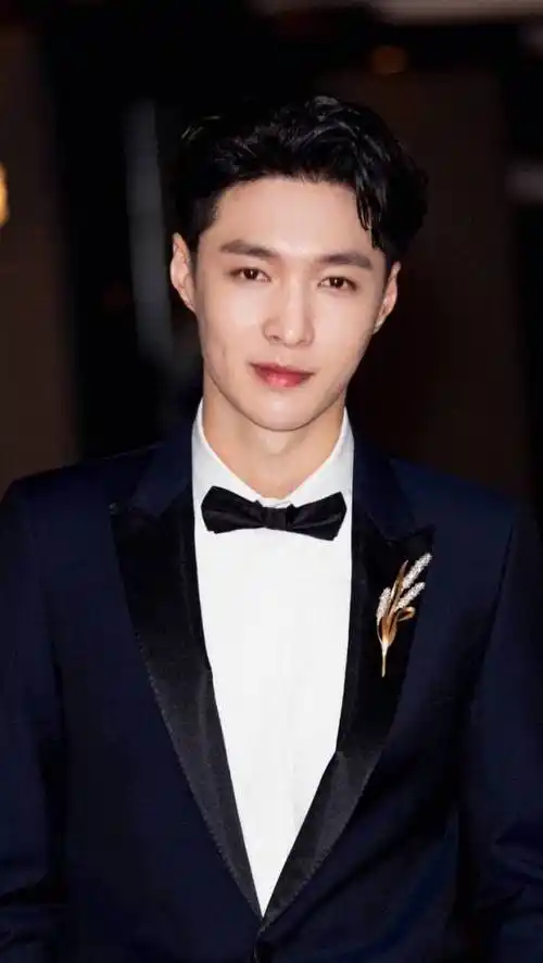 如何评价张艺兴的长相