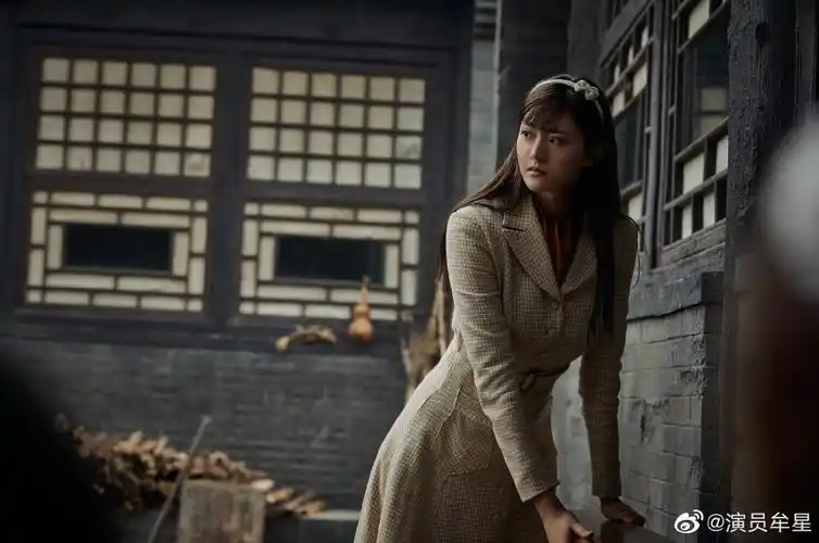 她也在央视的抗战剧《绝密使命》中,饰演过机智勇敢的女主赖西诺.