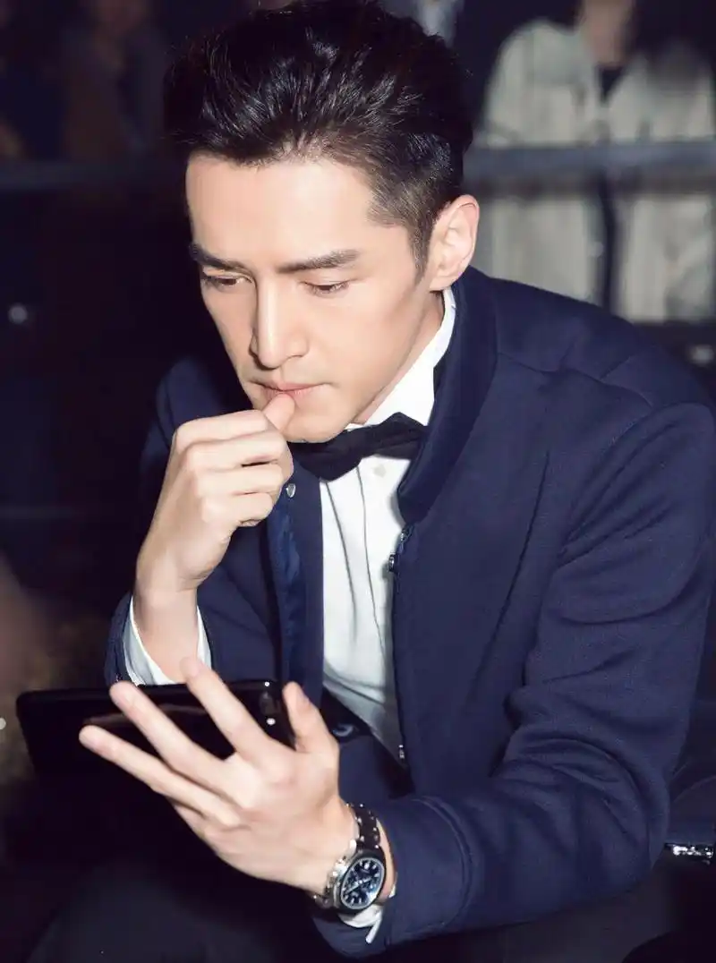 如果你也喜欢胡歌 #胡歌 #壁纸 #阿玛尼 #胡歌图控 # - 抖音