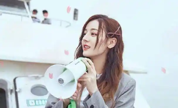 迪丽热巴治好了张艺兴恐女症,主动夹菜相处自然,原因呼之欲出_嘉宾