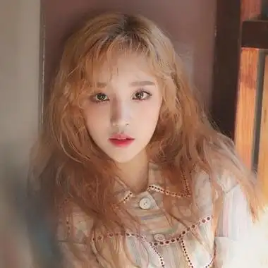 宋雨琦,1999年9月23日出生于北京,中国内地女歌手,韩国女子演唱组合(g