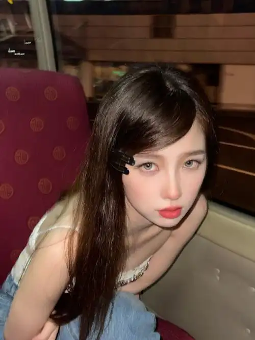 虞书欣三七分斜刘海##虞书欣y2k风随拍