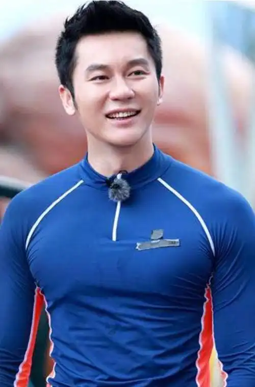 看了《奔跑吧, 兄弟》, 觉得李晨长的跟pg one有点像, 有木有?