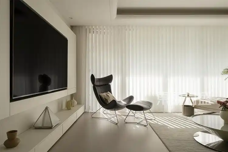 当前位置:>首页>装修案例>海玥万物240㎡现代简约实景案例>800_533