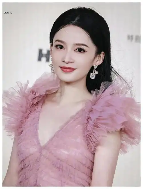 总而言之,李沁作为一位全面发展的演员,不仅具有优异的外貌和身材