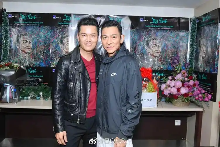 现在来看,竟然看不出刘德华比他小5岁了.