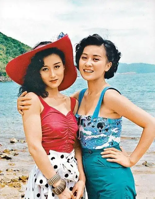 利智离开何鸿燊后,李连杰为什么与黄秋燕离婚娶了她?