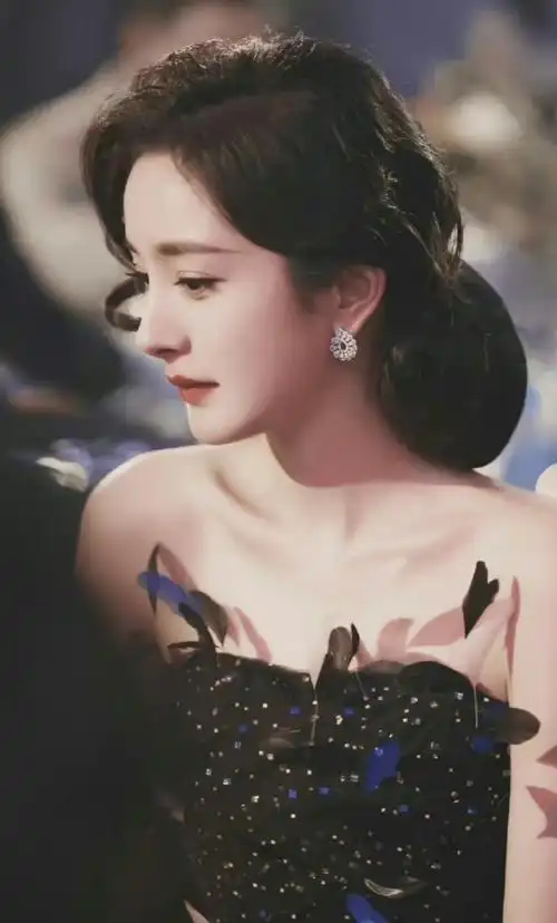 杨幂超话#杨幂#杨幂封神晚礼服图,你们get到哪一张了呢?