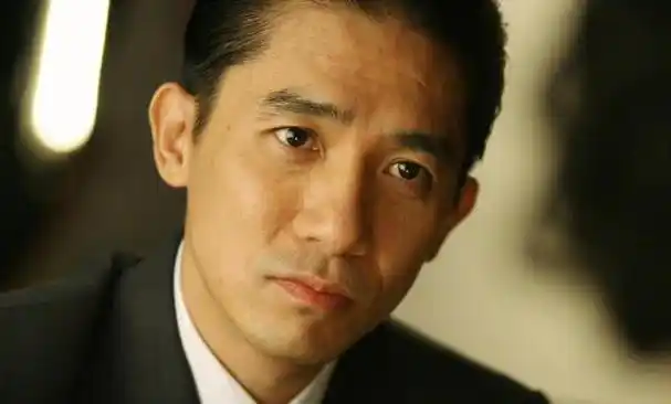 演技与颜值并存的却是少之又少,如今已经60岁的梁朝伟依旧大家公认的