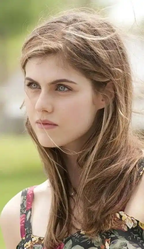 人间宠儿-亚历珊德拉·达达里奥:被誉为"世界上最美的女人"_美得_身材